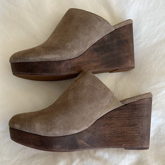 Bettye Muller New York suede platform clogs like new! Size 8.5 - Picture 3 of 10